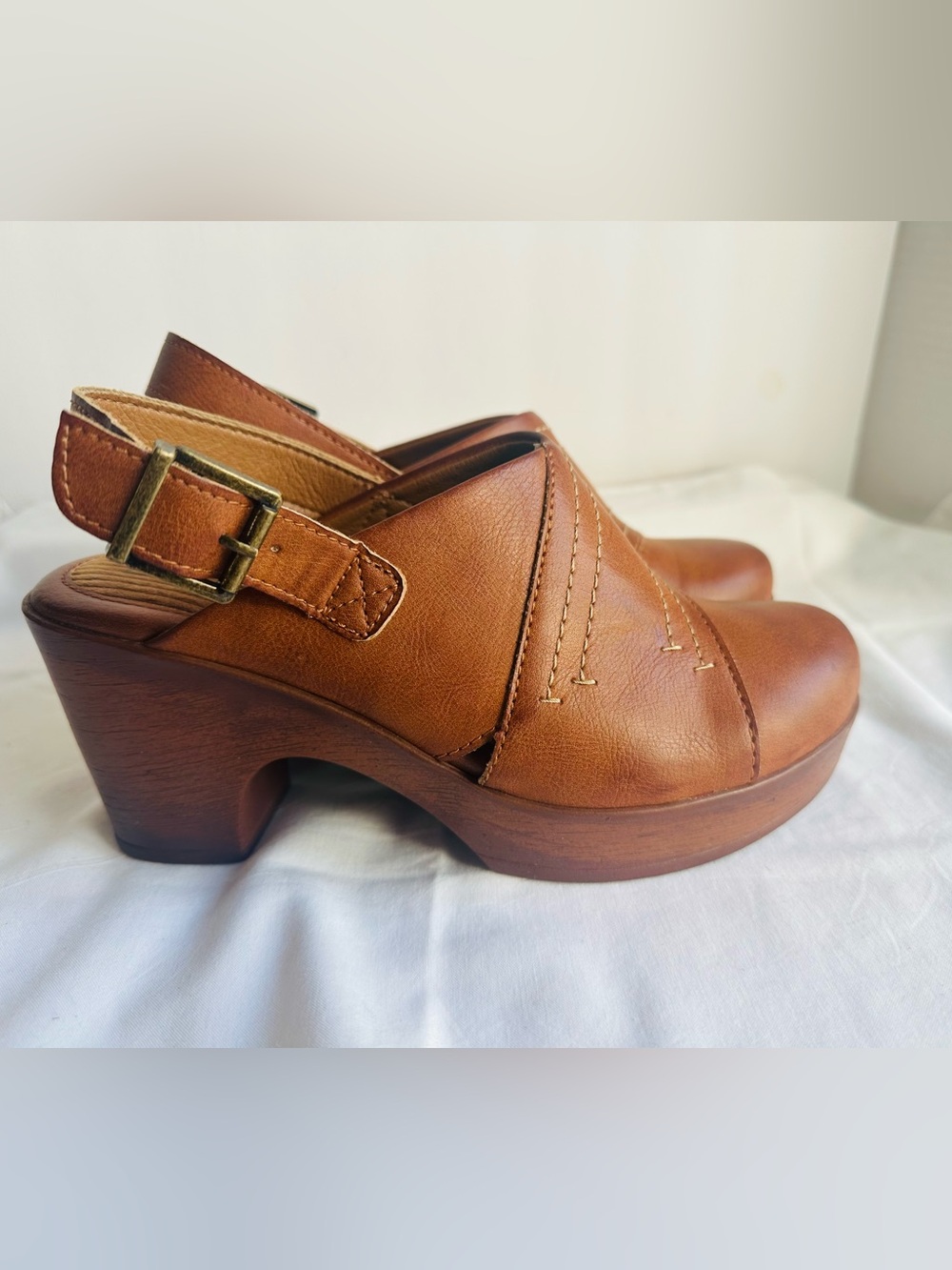These are B.o.c Women's Cecila Clogs Size 7 - Picture 2 of 5